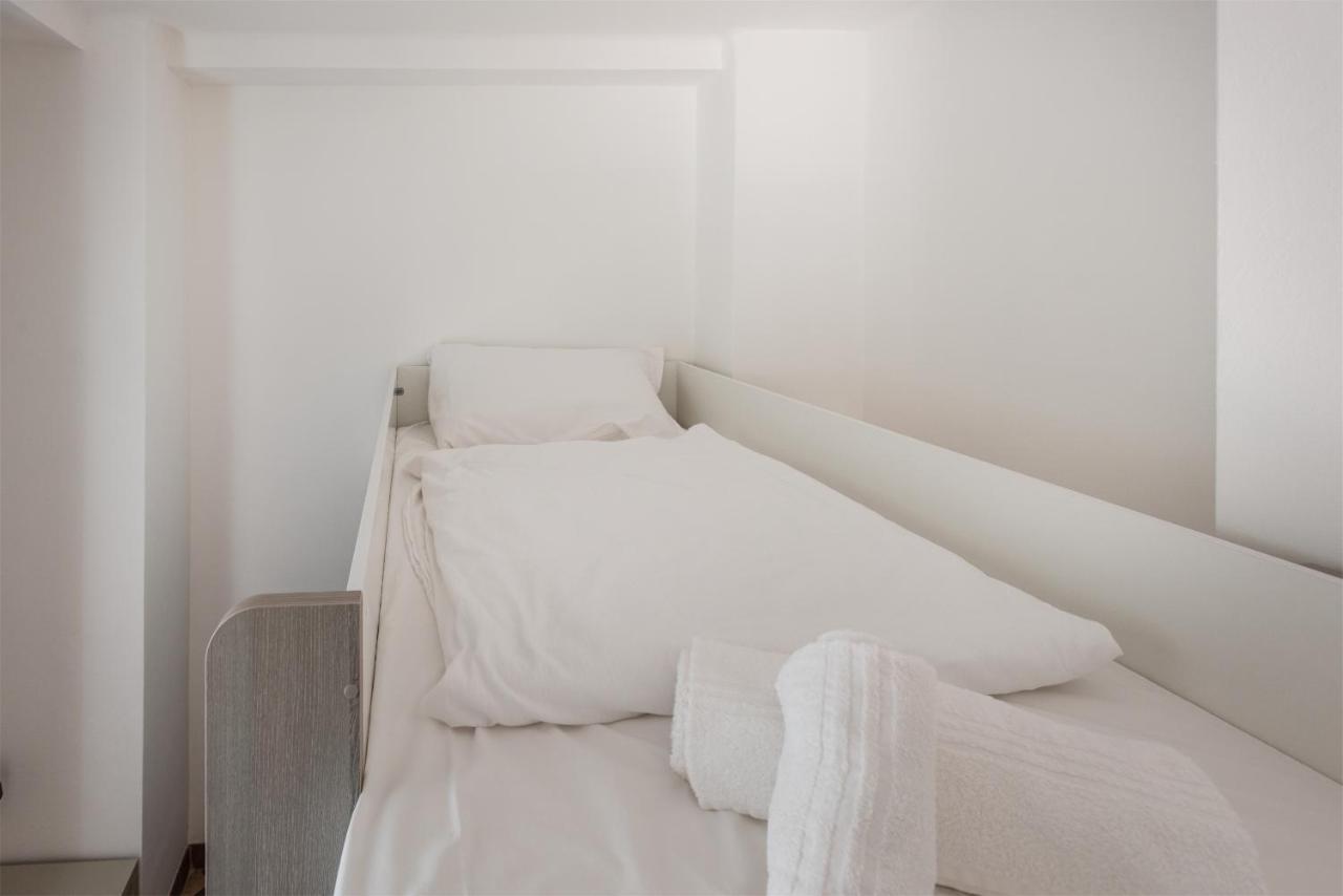 Casa Internazionale Apartment Riva del Garda Luaran gambar
